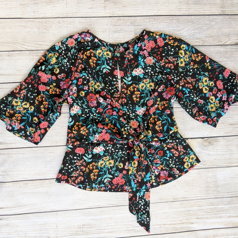 Express Keyhole wait Tied Floral blouse